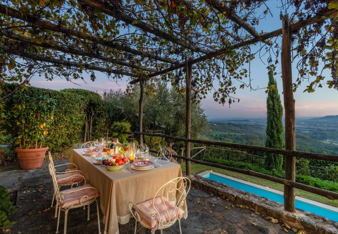 Villa in Matraia - Villa SunKiss: Traditional Stone Farmhouse Villa, Private Pool, Panorama and a Lot of Character in Lucca