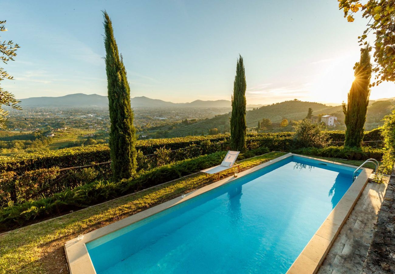 Villa in Matraia - Villa SunKiss: Traditional Stone Farmhouse Villa, Private Pool, Panorama and a Lot of Character in Lucca