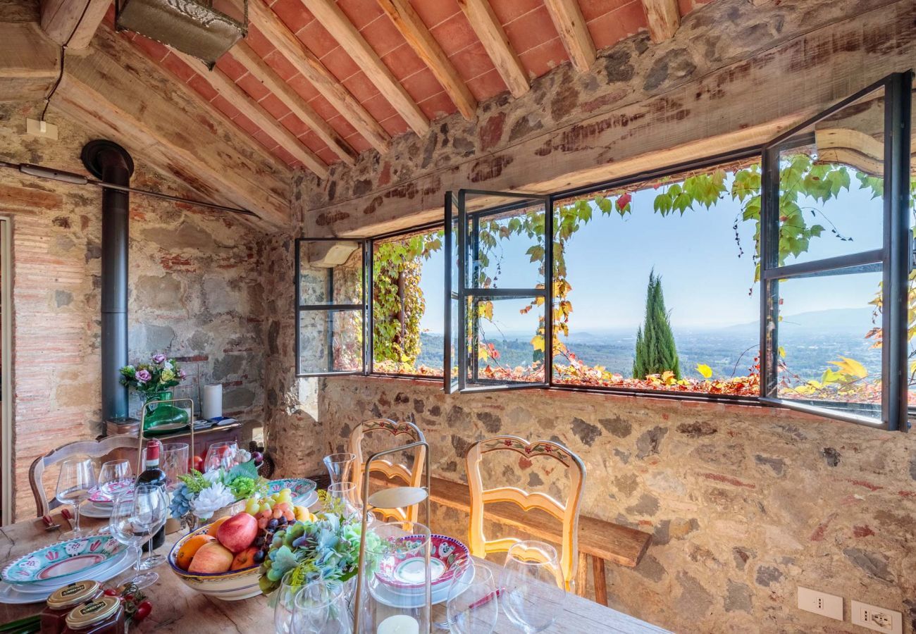 Villa in Matraia - Villa SunKiss: Traditional Stone Farmhouse Villa, Private Pool, Panorama and a Lot of Character in Lucca