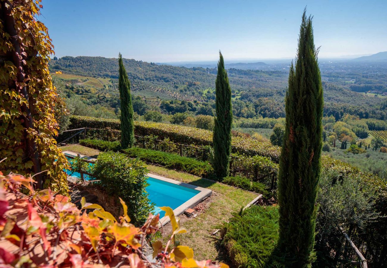 Villa in Matraia - Villa SunKiss: Traditional Stone Farmhouse Villa, Private Pool, Panorama and a Lot of Character in Lucca