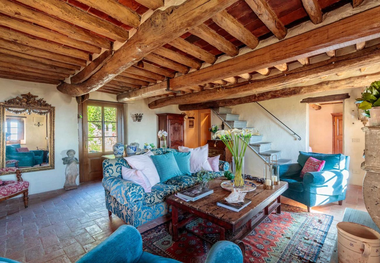Villa in Matraia - Villa SunKiss: Traditional Stone Farmhouse Villa, Private Pool, Panorama and a Lot of Character in Lucca
