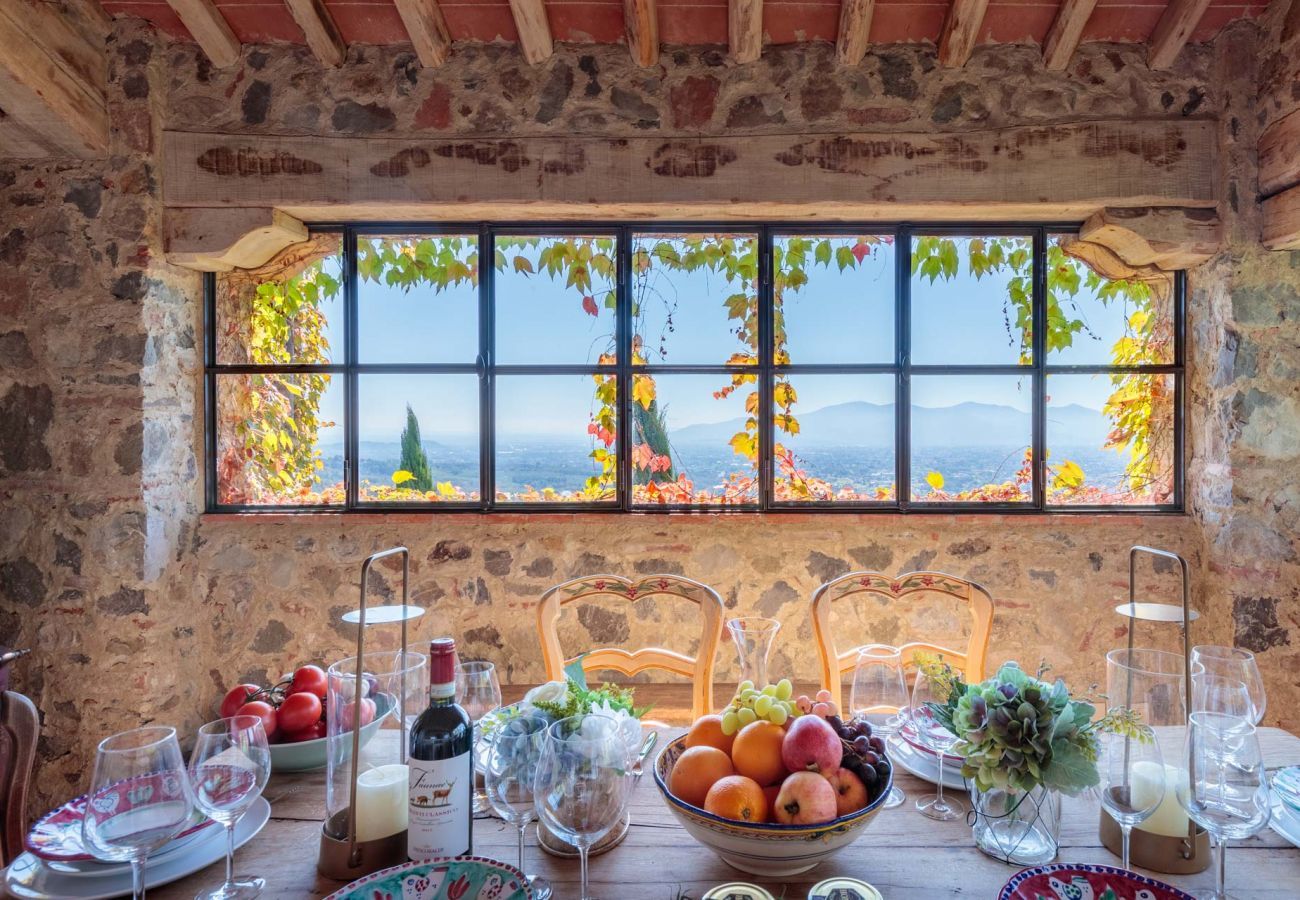Villa in Matraia - Villa SunKiss: Traditional Stone Farmhouse Villa, Private Pool, Panorama and a Lot of Character in Lucca