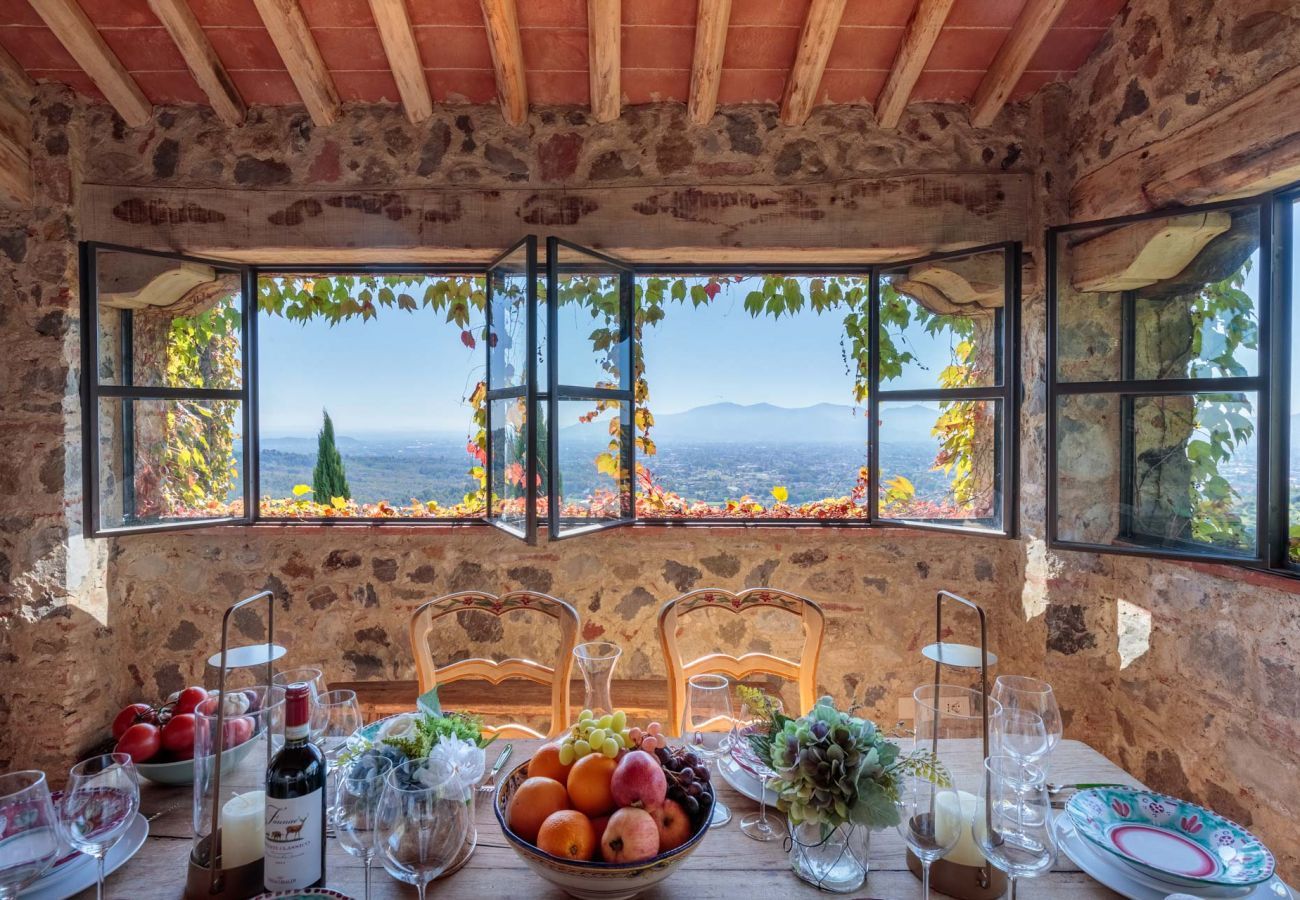 Villa in Matraia - Villa SunKiss: Traditional Stone Farmhouse Villa, Private Pool, Panorama and a Lot of Character in Lucca