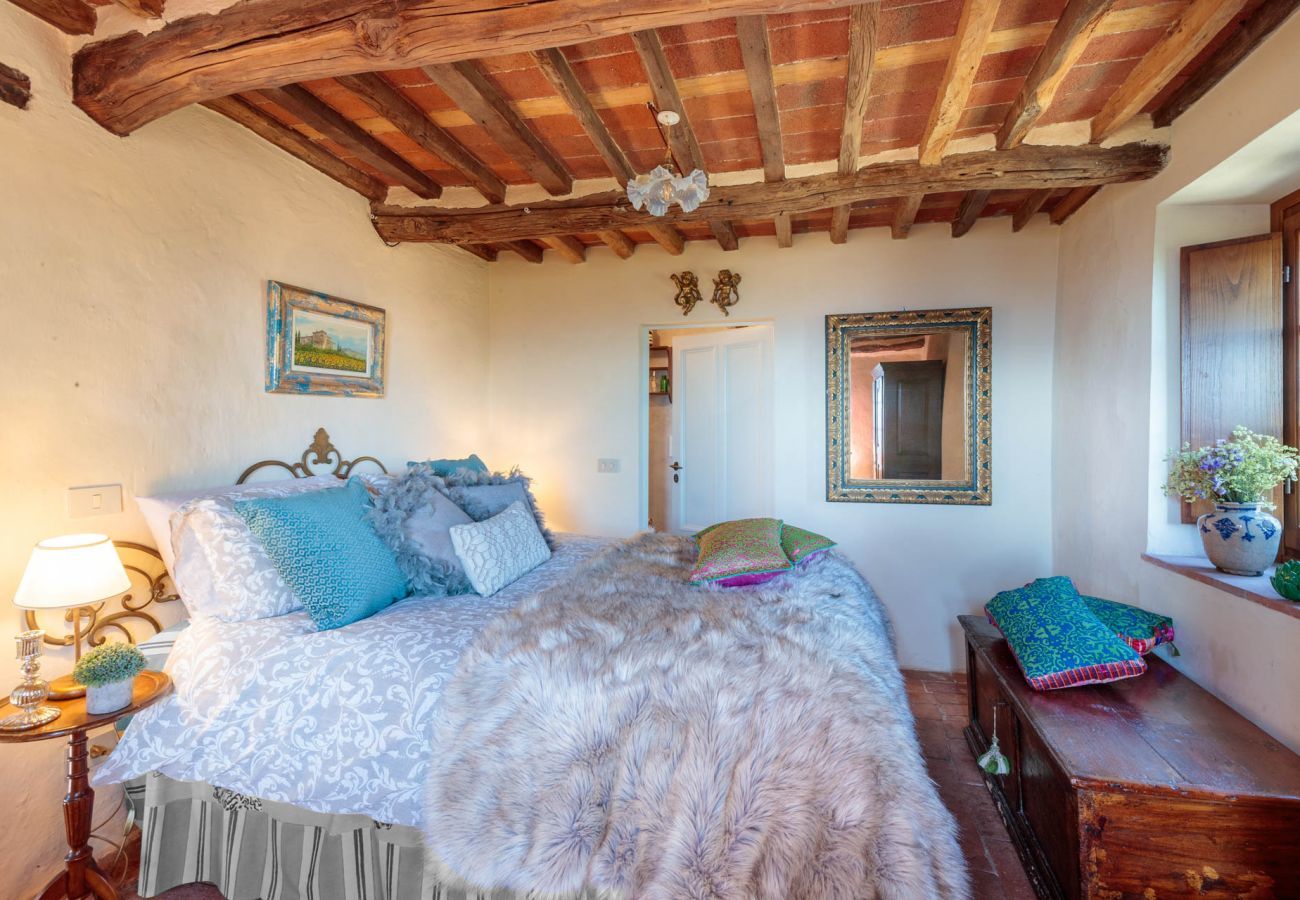 Villa in Matraia - Villa SunKiss: Traditional Stone Farmhouse Villa, Private Pool, Panorama and a Lot of Character in Lucca