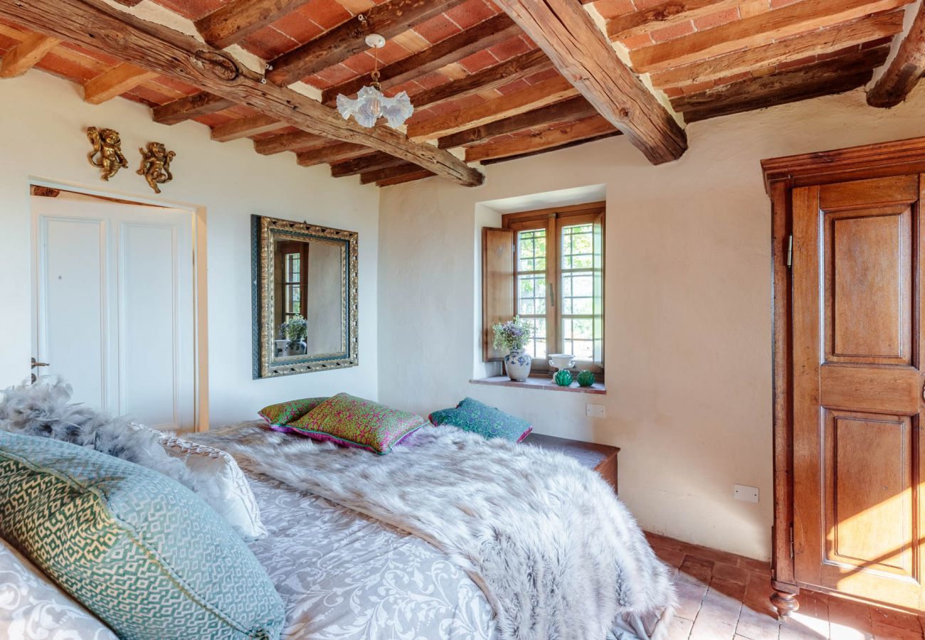 Villa in Matraia - Villa SunKiss: Traditional Stone Farmhouse Villa, Private Pool, Panorama and a Lot of Character in Lucca