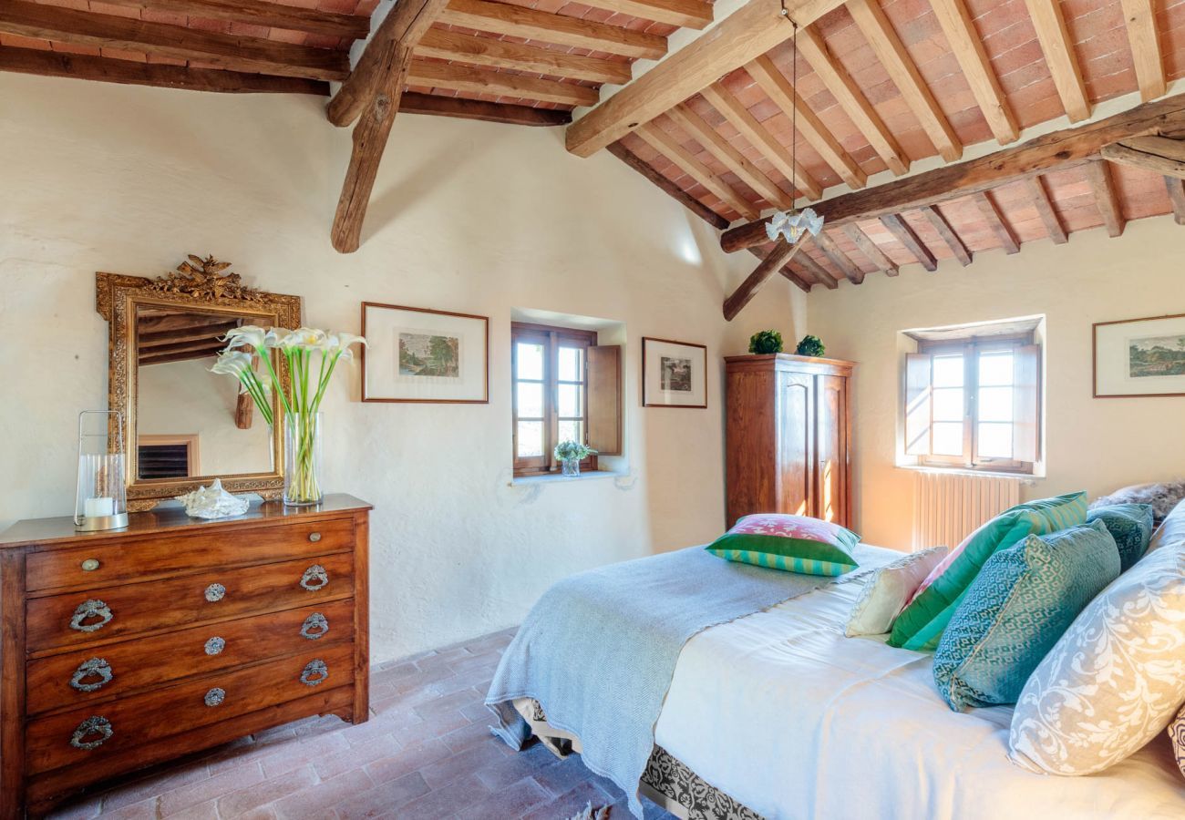Villa in Matraia - Villa SunKiss: Traditional Stone Farmhouse Villa, Private Pool, Panorama and a Lot of Character in Lucca