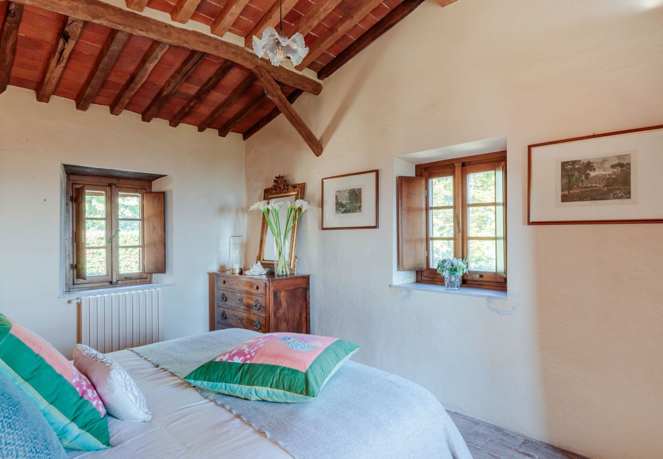 Villa in Matraia - Villa SunKiss: Traditional Stone Farmhouse Villa, Private Pool, Panorama and a Lot of Character in Lucca