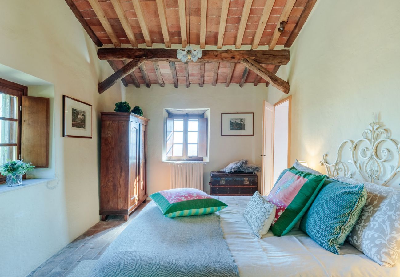 Villa in Matraia - Villa SunKiss: Traditional Stone Farmhouse Villa, Private Pool, Panorama and a Lot of Character in Lucca