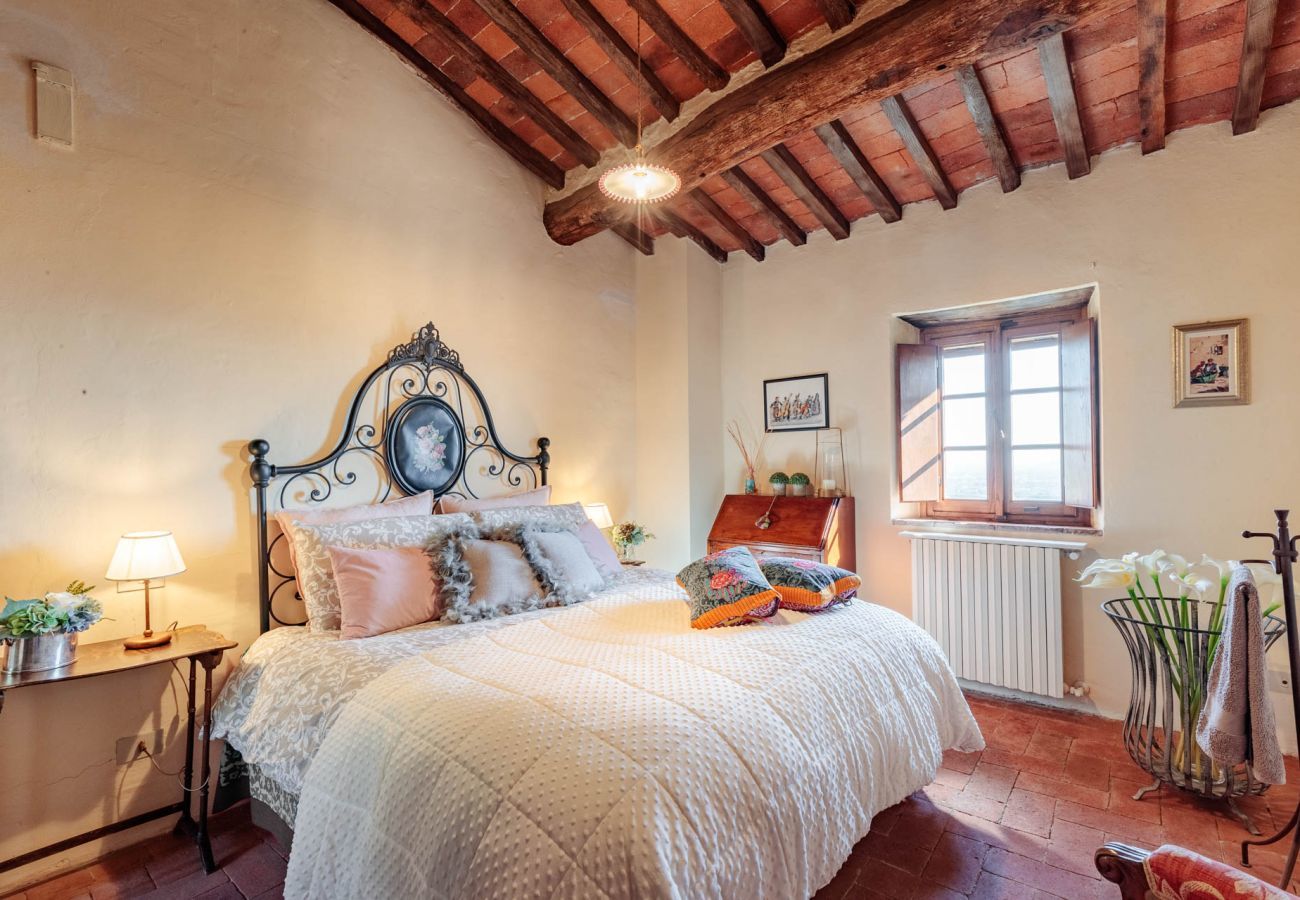 Villa in Matraia - Villa SunKiss: Traditional Stone Farmhouse Villa, Private Pool, Panorama and a Lot of Character in Lucca