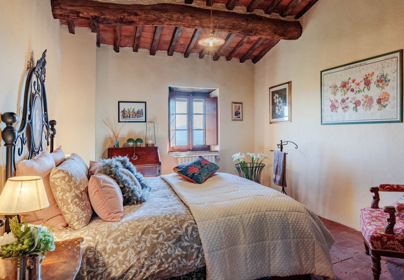 Villa in Matraia - Villa SunKiss: Traditional Stone Farmhouse Villa, Private Pool, Panorama and a Lot of Character in Lucca
