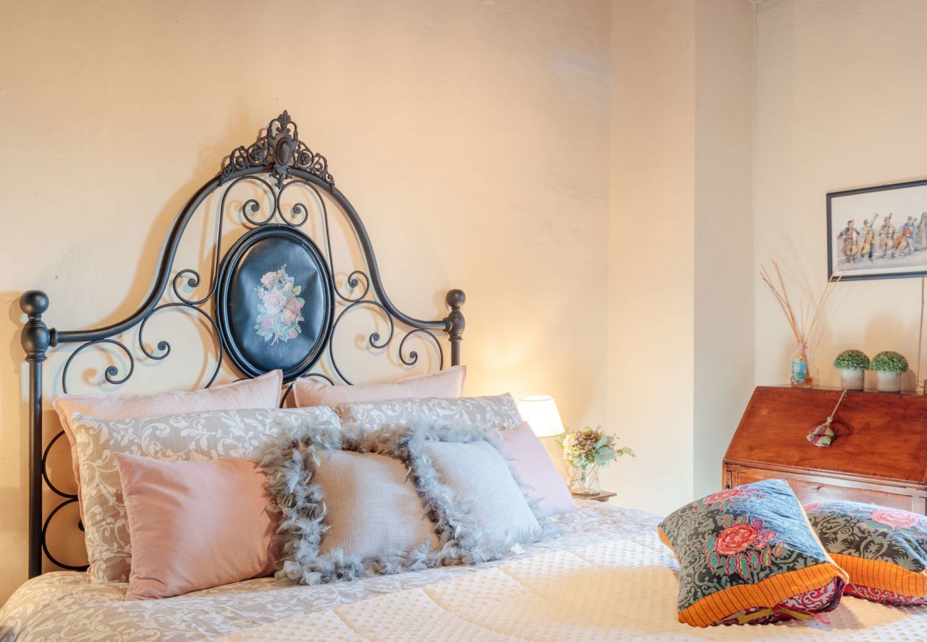 Villa in Matraia - Villa SunKiss: Traditional Stone Farmhouse Villa, Private Pool, Panorama and a Lot of Character in Lucca