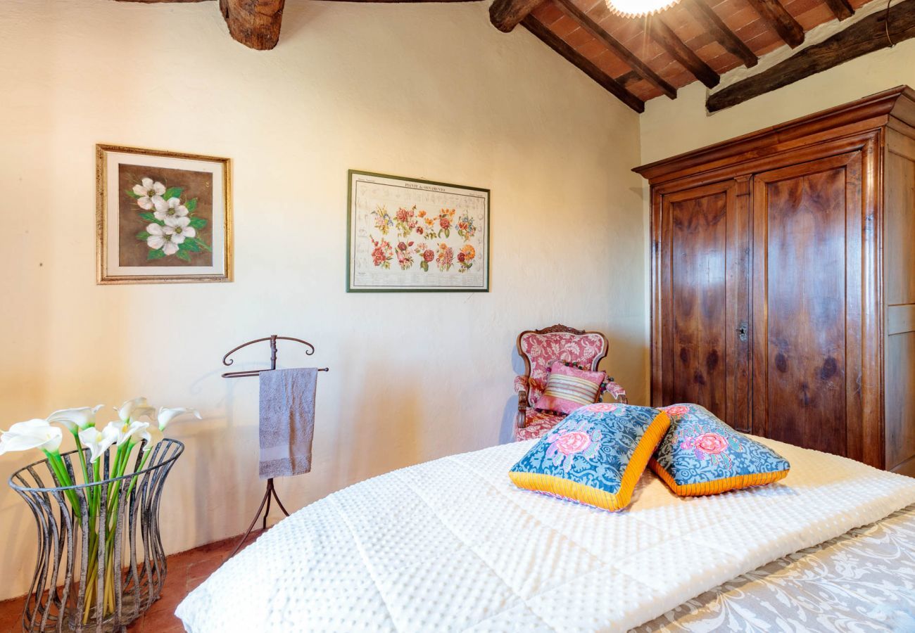 Villa in Matraia - Villa SunKiss: Traditional Stone Farmhouse Villa, Private Pool, Panorama and a Lot of Character in Lucca