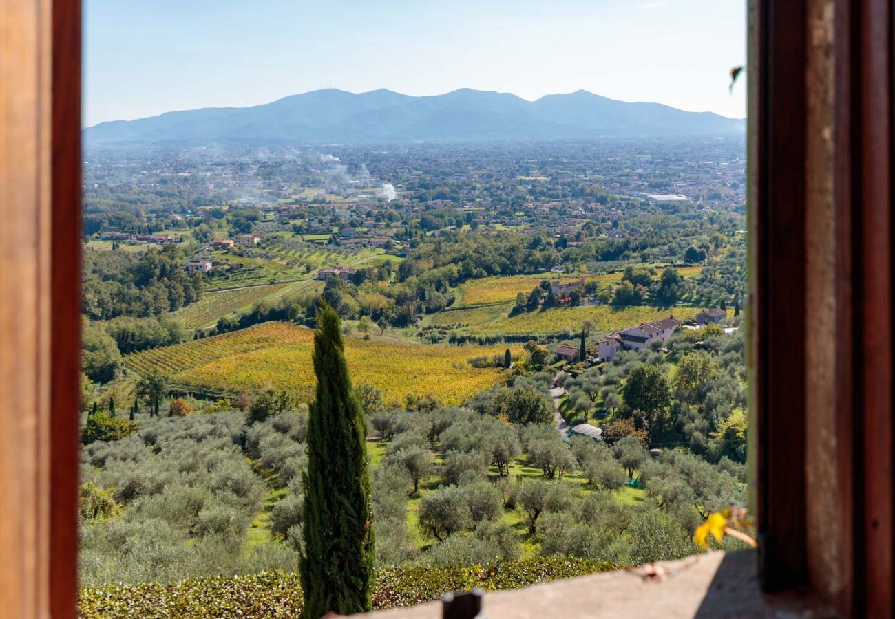 Villa in Matraia - Villa SunKiss: Traditional Stone Farmhouse Villa, Private Pool, Panorama and a Lot of Character in Lucca