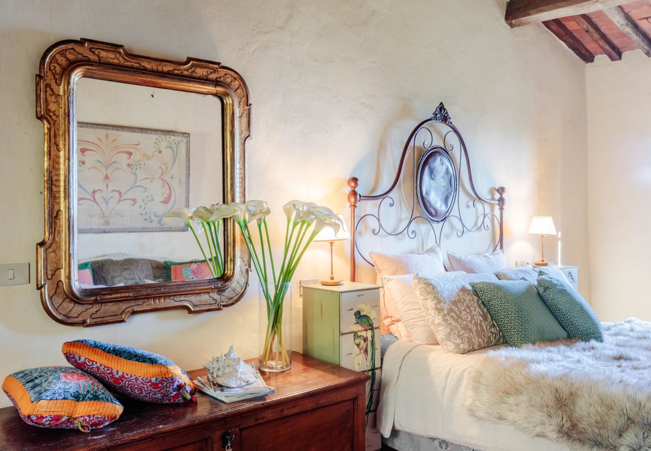 Villa in Matraia - Villa SunKiss: Traditional Stone Farmhouse Villa, Private Pool, Panorama and a Lot of Character in Lucca