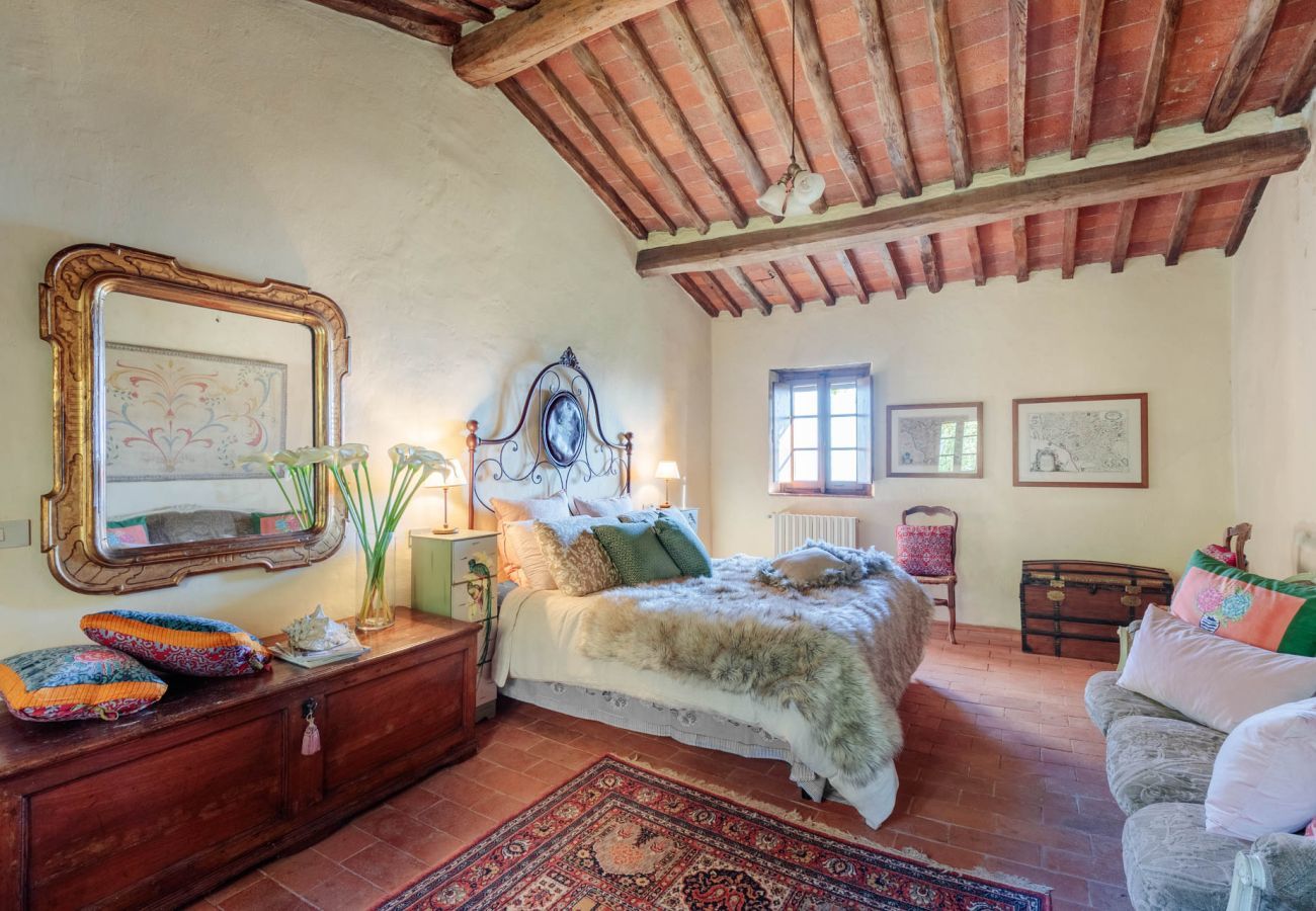 Villa in Matraia - Villa SunKiss: Traditional Stone Farmhouse Villa, Private Pool, Panorama and a Lot of Character in Lucca