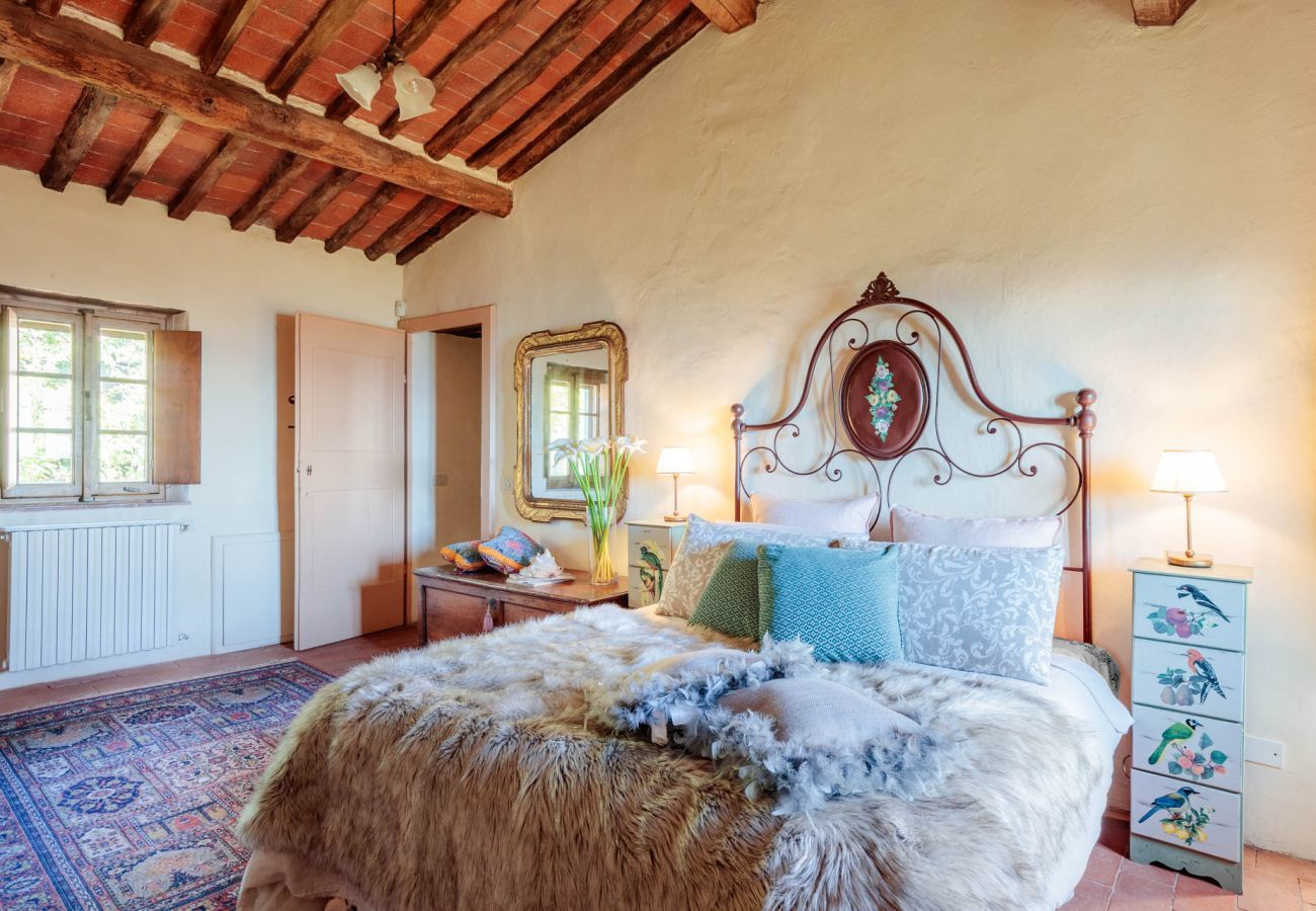 Villa in Matraia - Villa SunKiss: Traditional Stone Farmhouse Villa, Private Pool, Panorama and a Lot of Character in Lucca