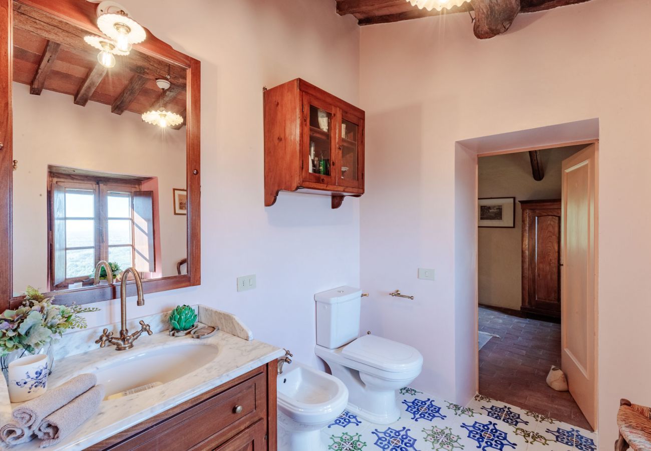 Villa in Matraia - Villa SunKiss: Traditional Stone Farmhouse Villa, Private Pool, Panorama and a Lot of Character in Lucca