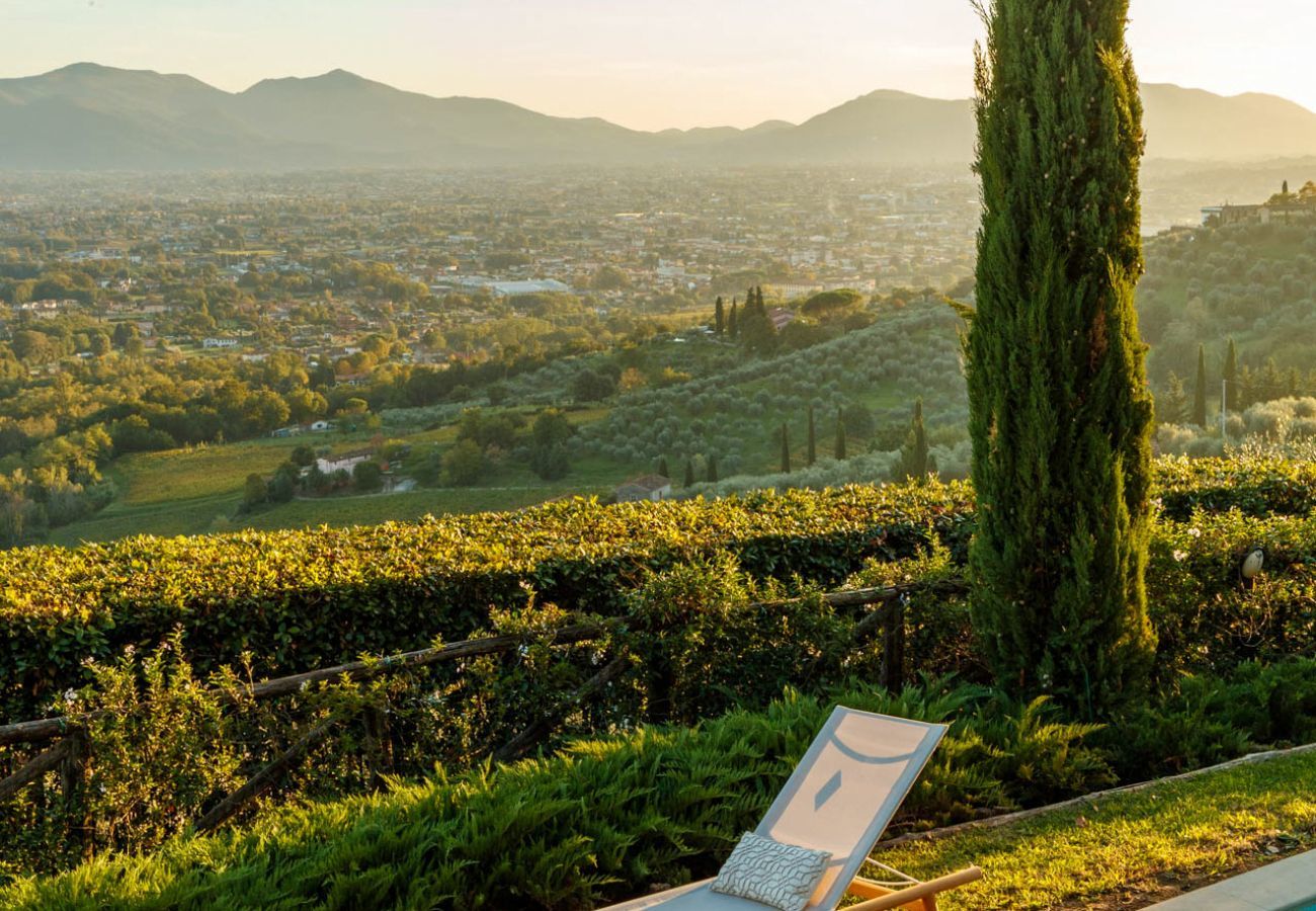 Villa in Matraia - Villa SunKiss: Traditional Stone Farmhouse Villa, Private Pool, Panorama and a Lot of Character in Lucca