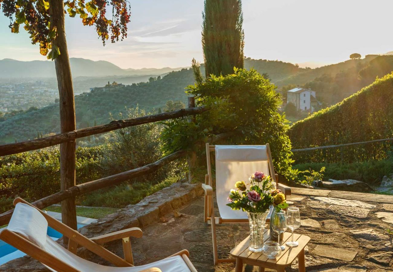 Villa in Matraia - Villa SunKiss: Traditional Stone Farmhouse Villa, Private Pool, Panorama and a Lot of Character in Lucca