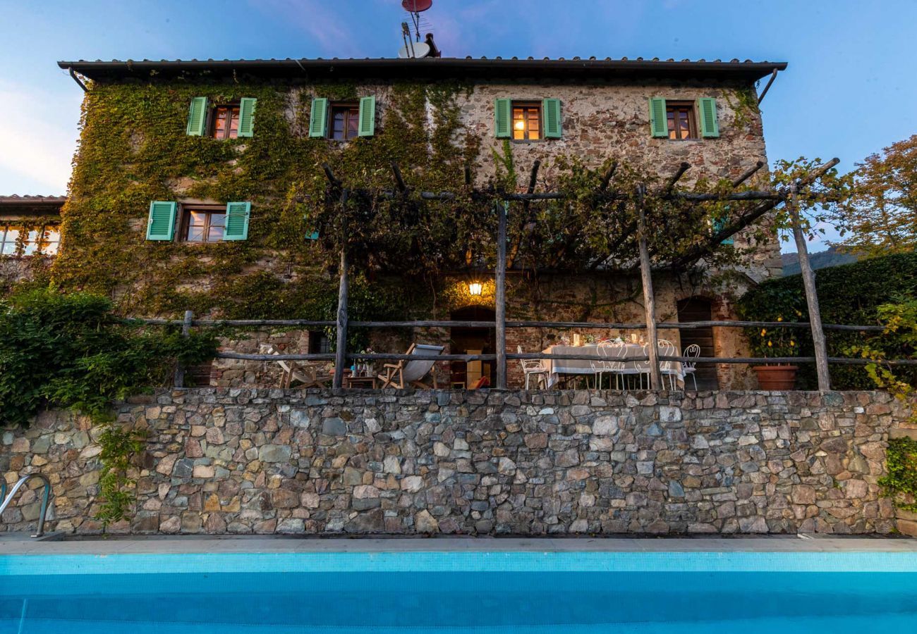 Villa in Matraia - Villa SunKiss: Traditional Stone Farmhouse Villa, Private Pool, Panorama and a Lot of Character in Lucca