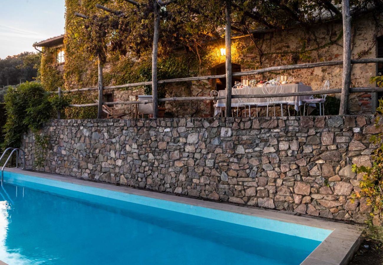 Villa in Matraia - Villa SunKiss: Traditional Stone Farmhouse Villa, Private Pool, Panorama and a Lot of Character in Lucca