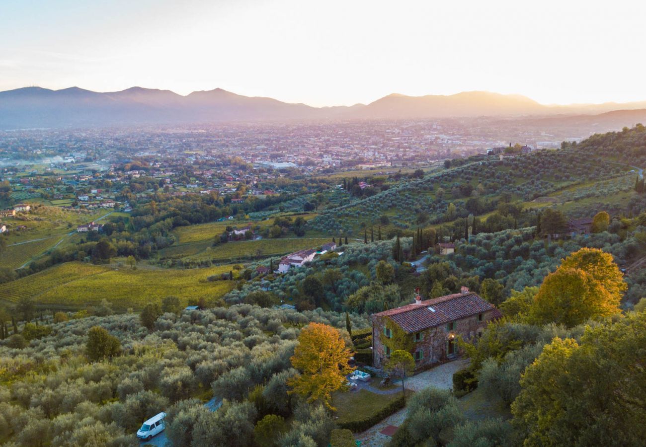 Villa in Matraia - Villa SunKiss: Traditional Stone Farmhouse Villa, Private Pool, Panorama and a Lot of Character in Lucca
