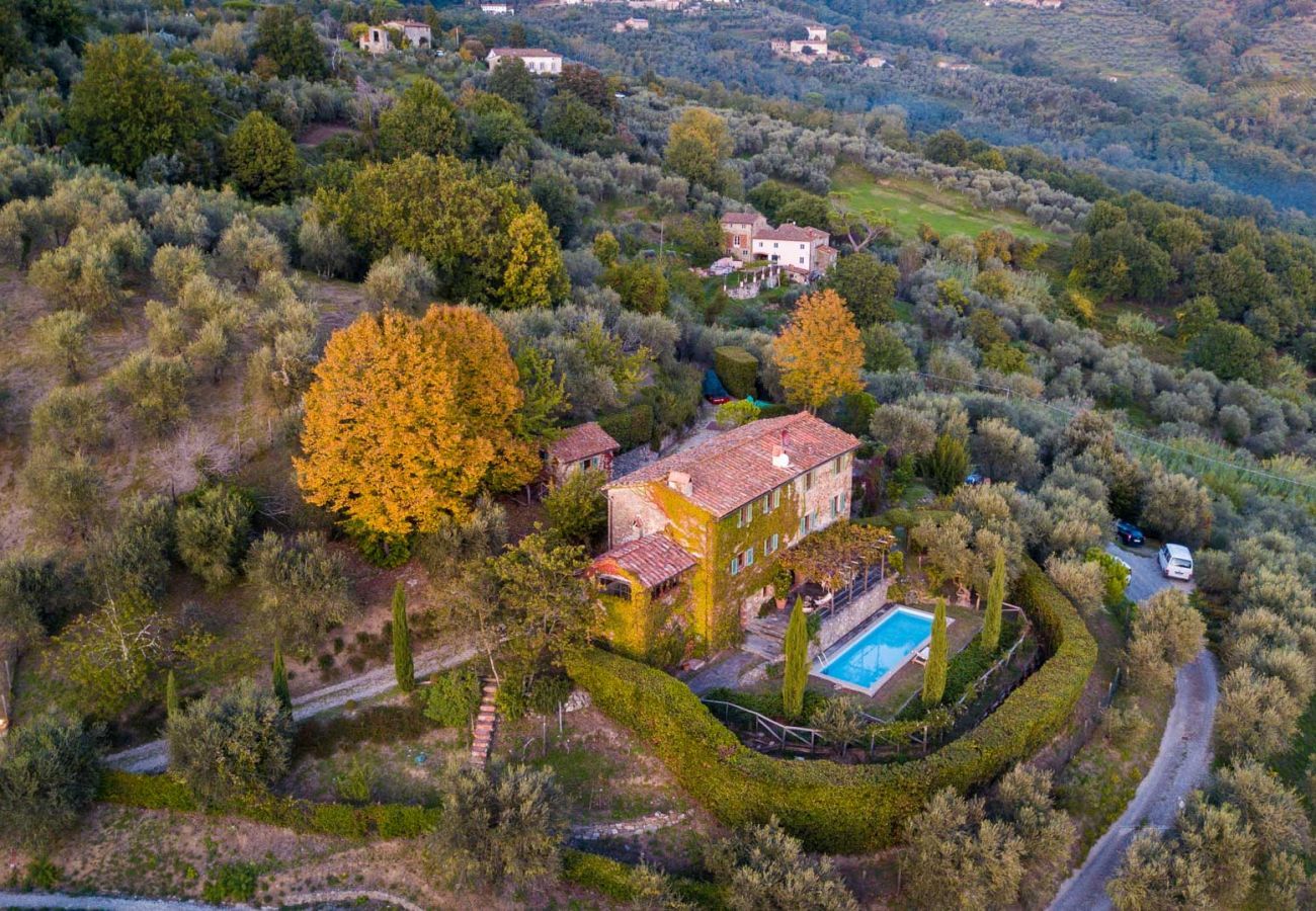 Villa in Matraia - Villa SunKiss: Traditional Stone Farmhouse Villa, Private Pool, Panorama and a Lot of Character in Lucca