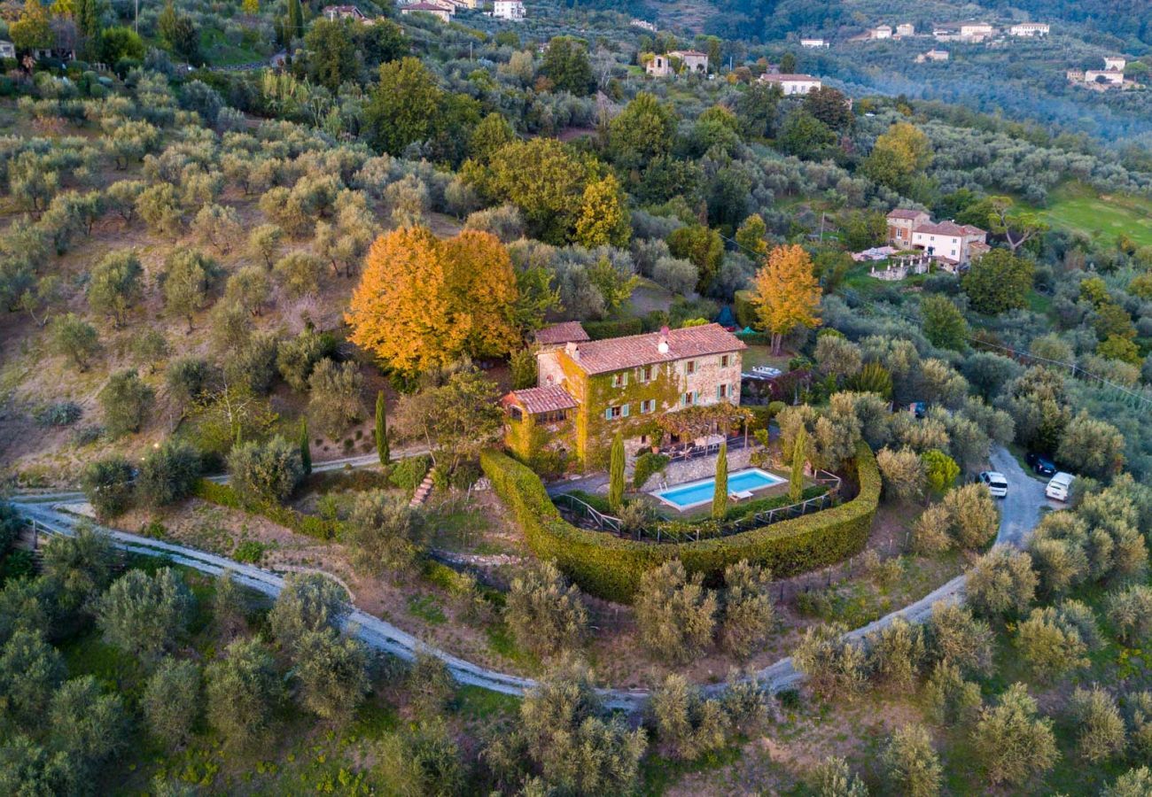 Villa in Matraia - Villa SunKiss: Traditional Stone Farmhouse Villa, Private Pool, Panorama and a Lot of Character in Lucca