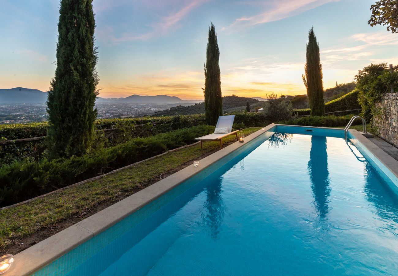 Villa in Matraia - Villa SunKiss: Traditional Stone Farmhouse Villa, Private Pool, Panorama and a Lot of Character in Lucca