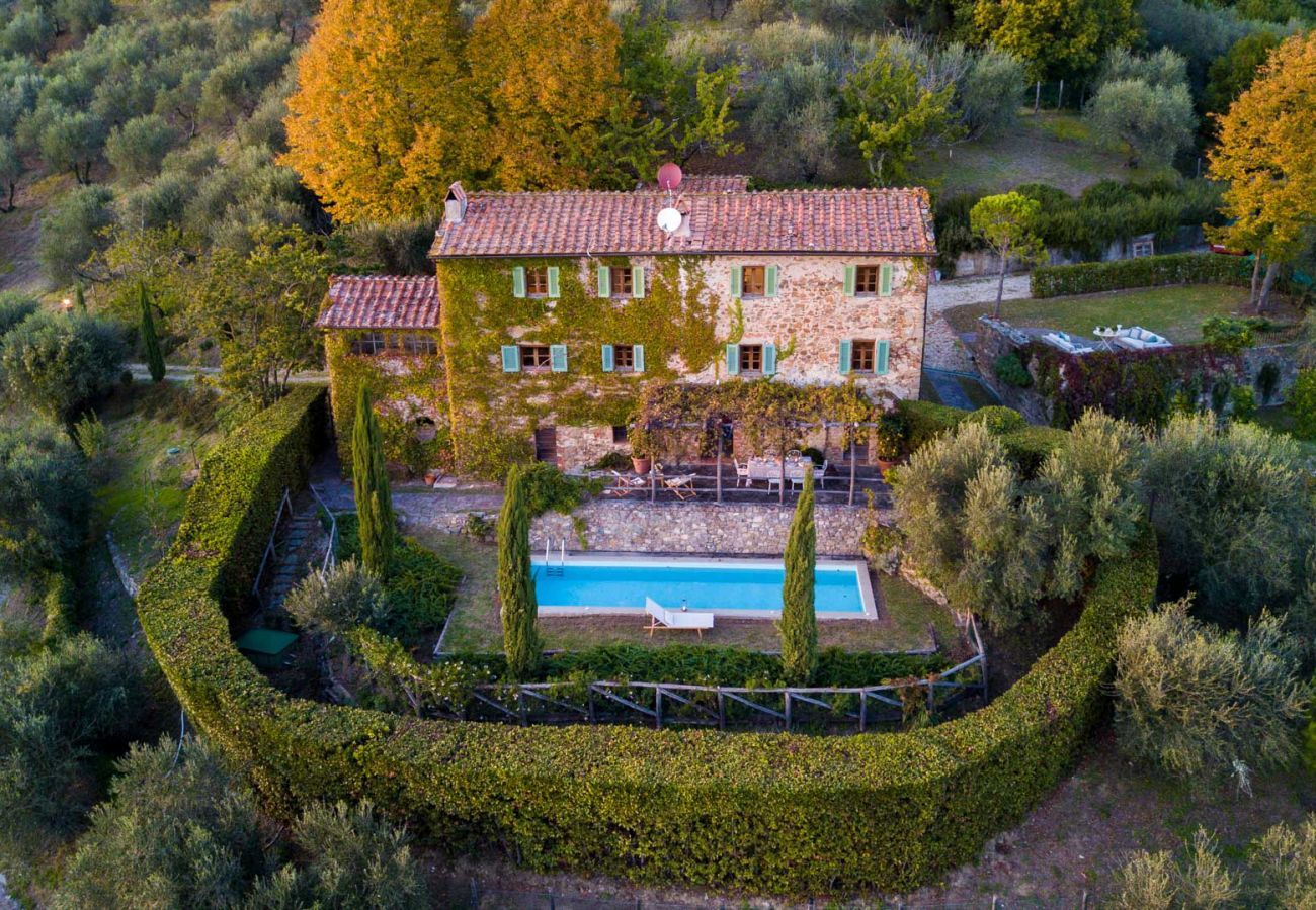 Villa in Matraia - Villa SunKiss: Traditional Stone Farmhouse Villa, Private Pool, Panorama and a Lot of Character in Lucca