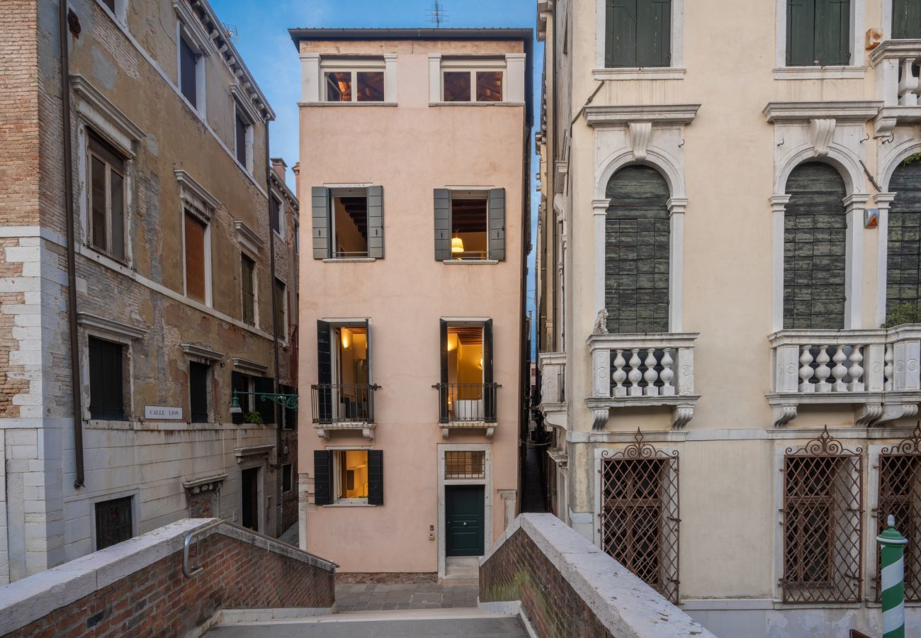 Apartment in Venice -  Lion Palace Canal View R&R
