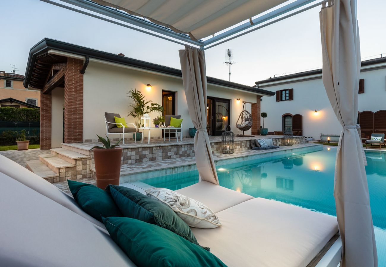 Villa in Viareggio - The Luxury Beach Villa with shared Swimming Pool, between Viareggio and Torre del Lago Puccini