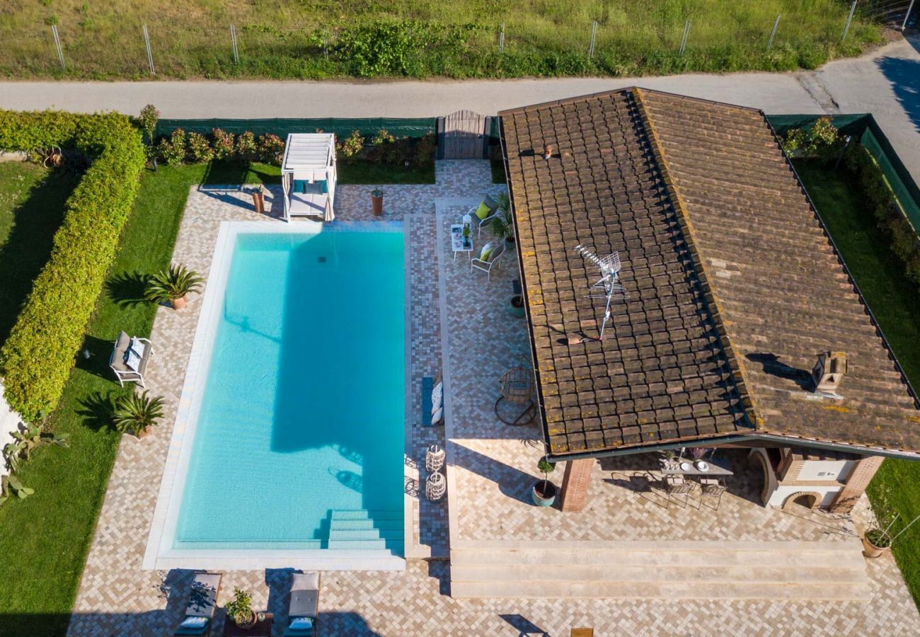 Villa in Viareggio - The Luxury Beach Villa with shared Swimming Pool, between Viareggio and Torre del Lago Puccini