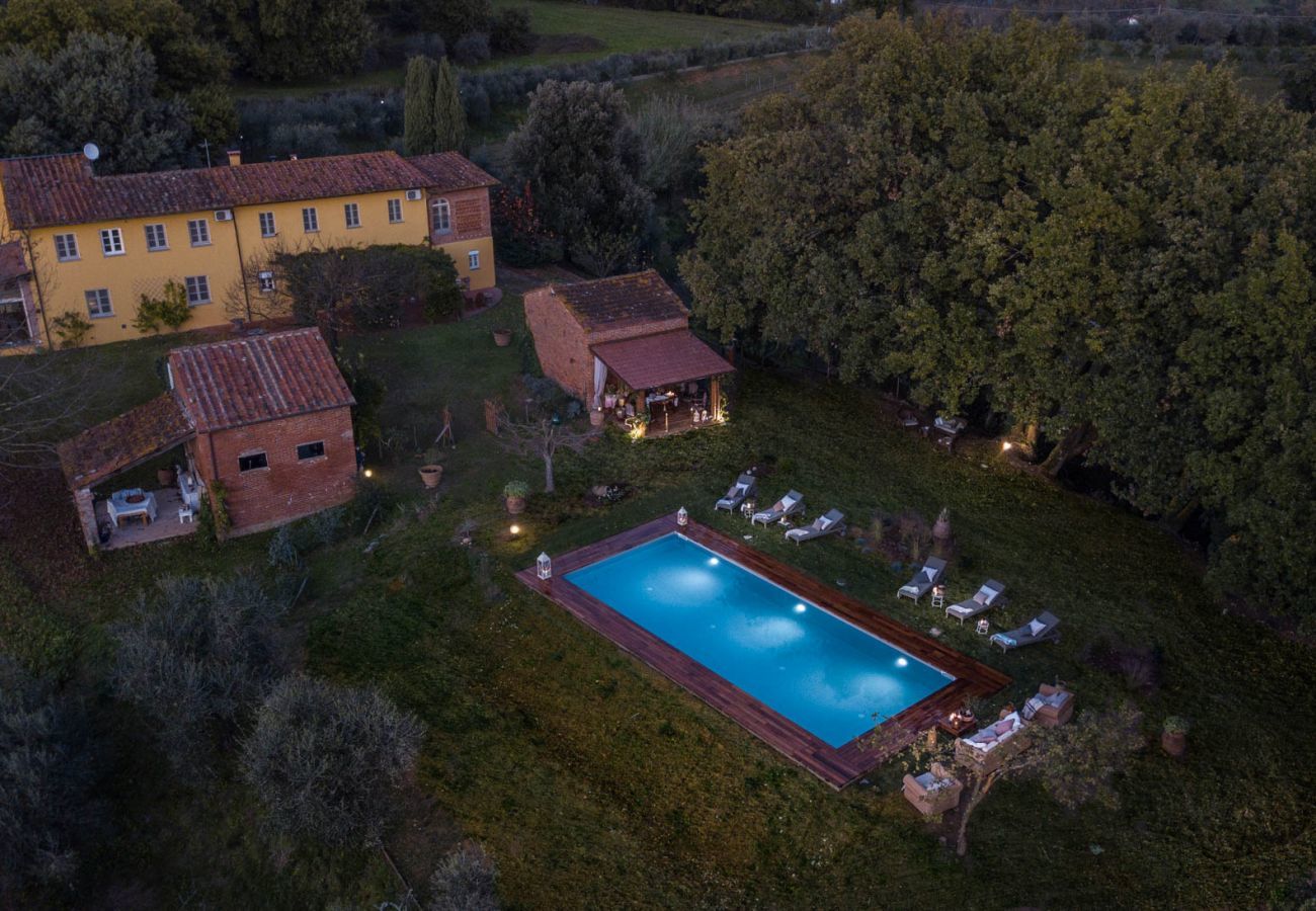 Villa in Capannori - Villa Lorena, a Family Vintage Home with Indoor Pool, Air Conditioning, Outdoor Pool, Fitness Room & Wifi