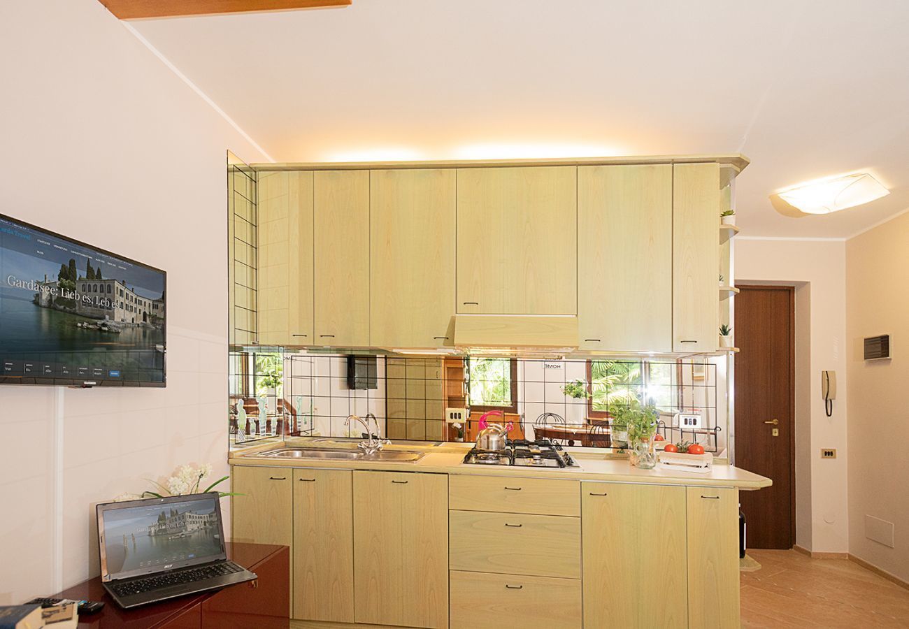 Apartment in Lazise - Regarda - Apartment Pergolana 11 on the lake with botanical garden and pool