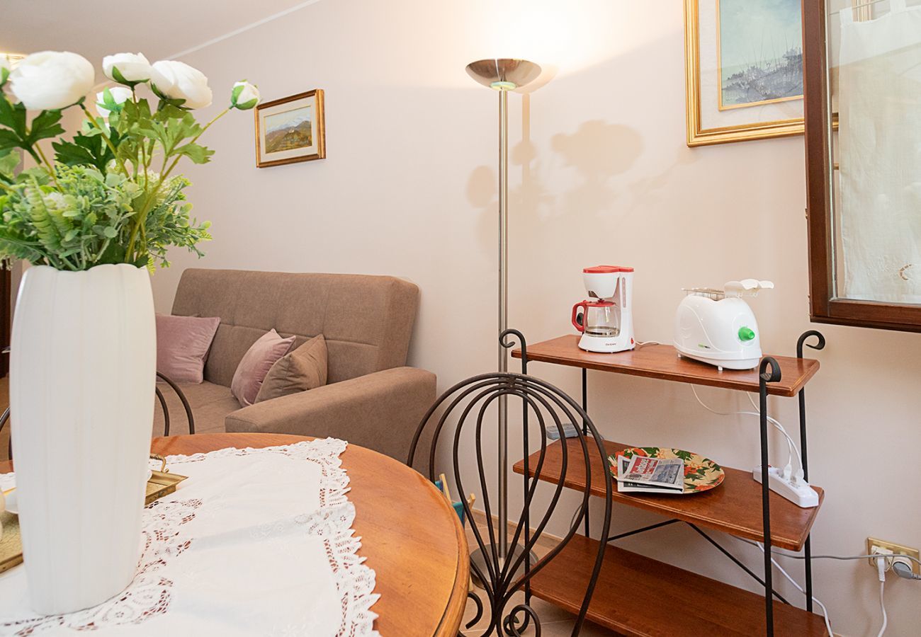 Apartment in Lazise - Regarda - Apartment Pergolana 11 on the lake with botanical garden and pool