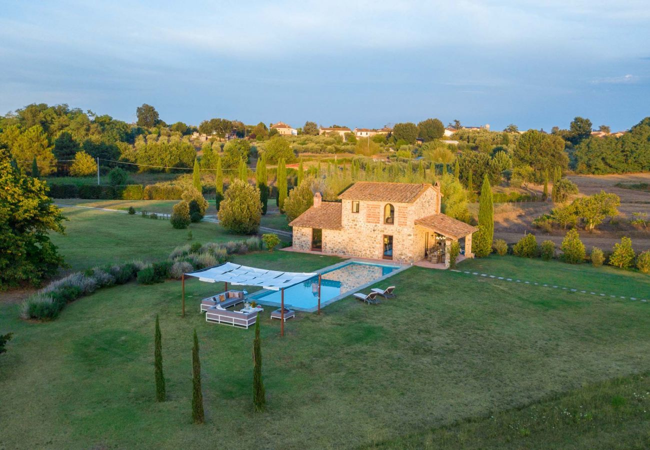 Villa in Orentano - IL CONTE Traditional Tuscany 3 bedrooms Luxury Farmhouse Villa with Private Pool and SPA in Orentano