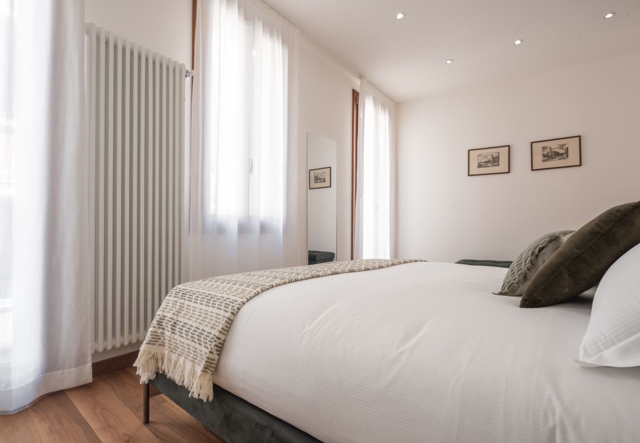 Apartment in Venice - Rialto Deluxe Grand Canal View R&R