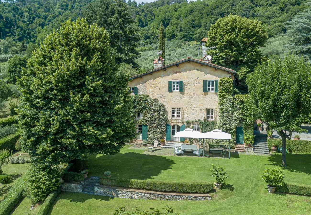 Villa in Camaiore - Luxury Farmhouse Retreat between Lucca and the Beach