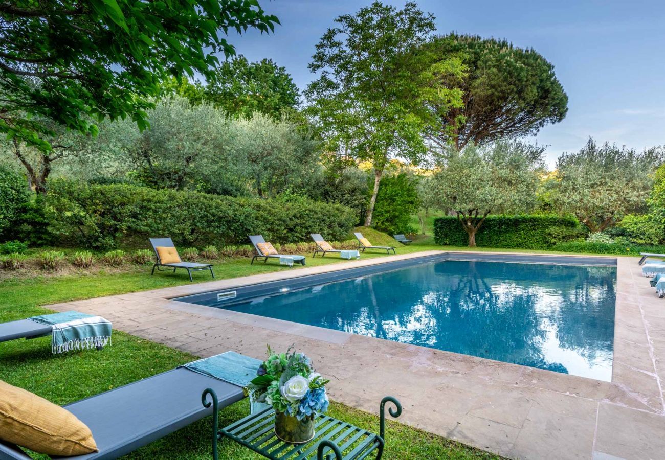 Villa in Camaiore - Luxury Farmhouse Retreat between Lucca and the Beach