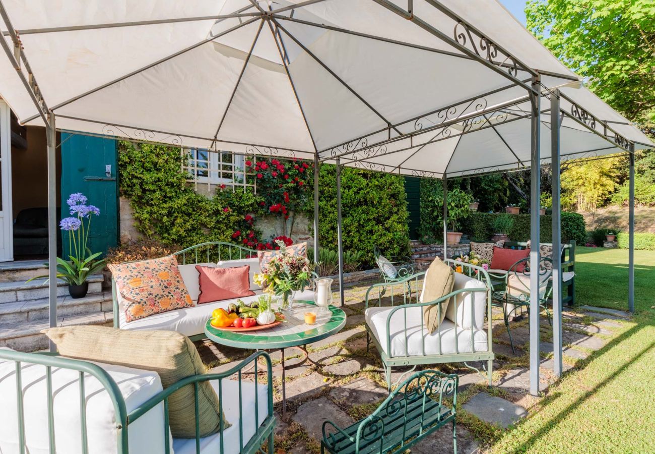 Villa in Camaiore - Luxury Farmhouse Retreat between Lucca and the Beach