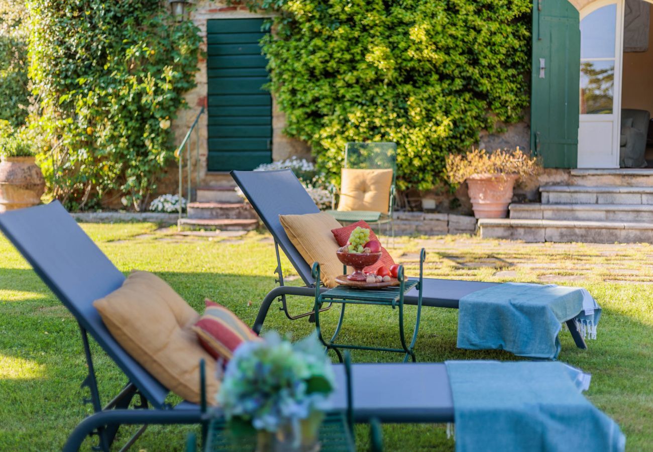 Villa in Camaiore - Luxury Farmhouse Retreat between Lucca and the Beach