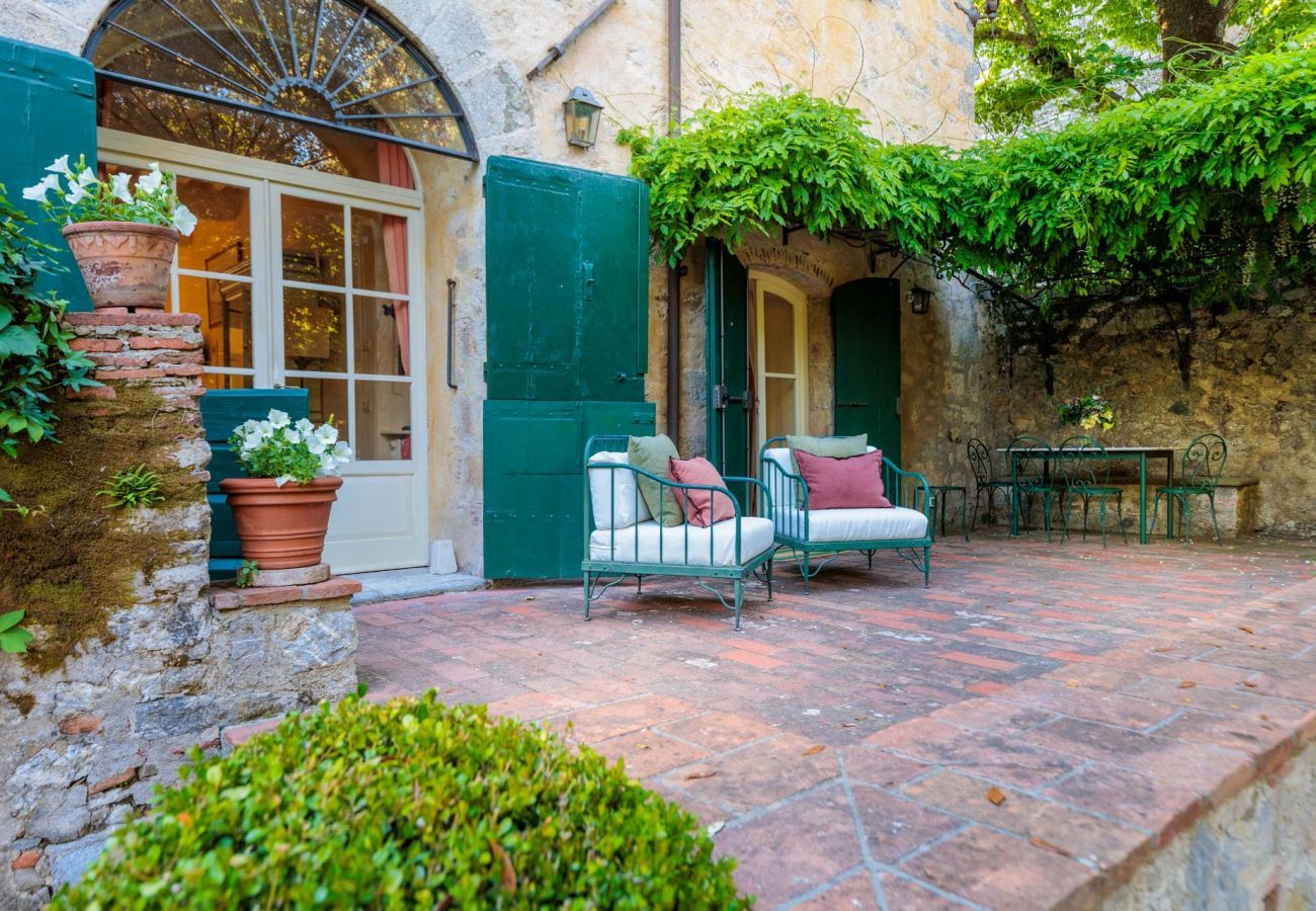 Villa in Camaiore - Luxury Farmhouse Retreat between Lucca and the Beach