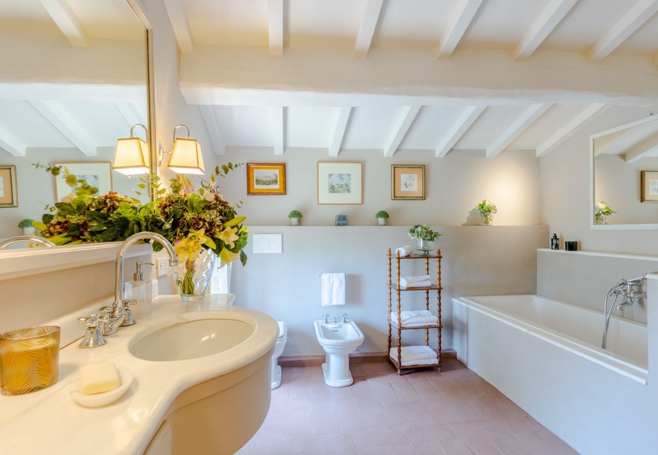 Villa in Camaiore - Luxury Farmhouse Retreat between Lucca and the Beach