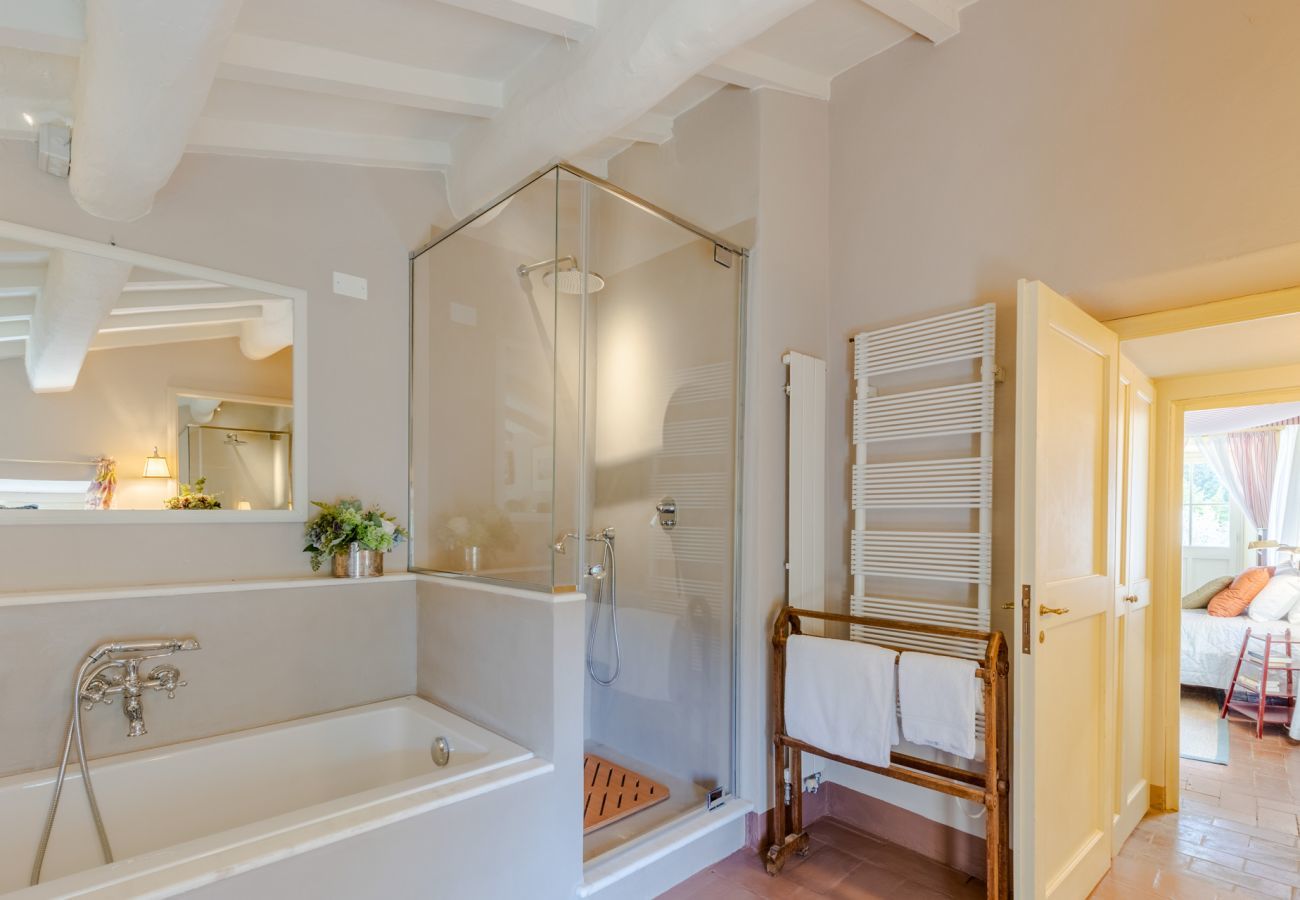 Villa in Camaiore - Luxury Farmhouse Retreat between Lucca and the Beach