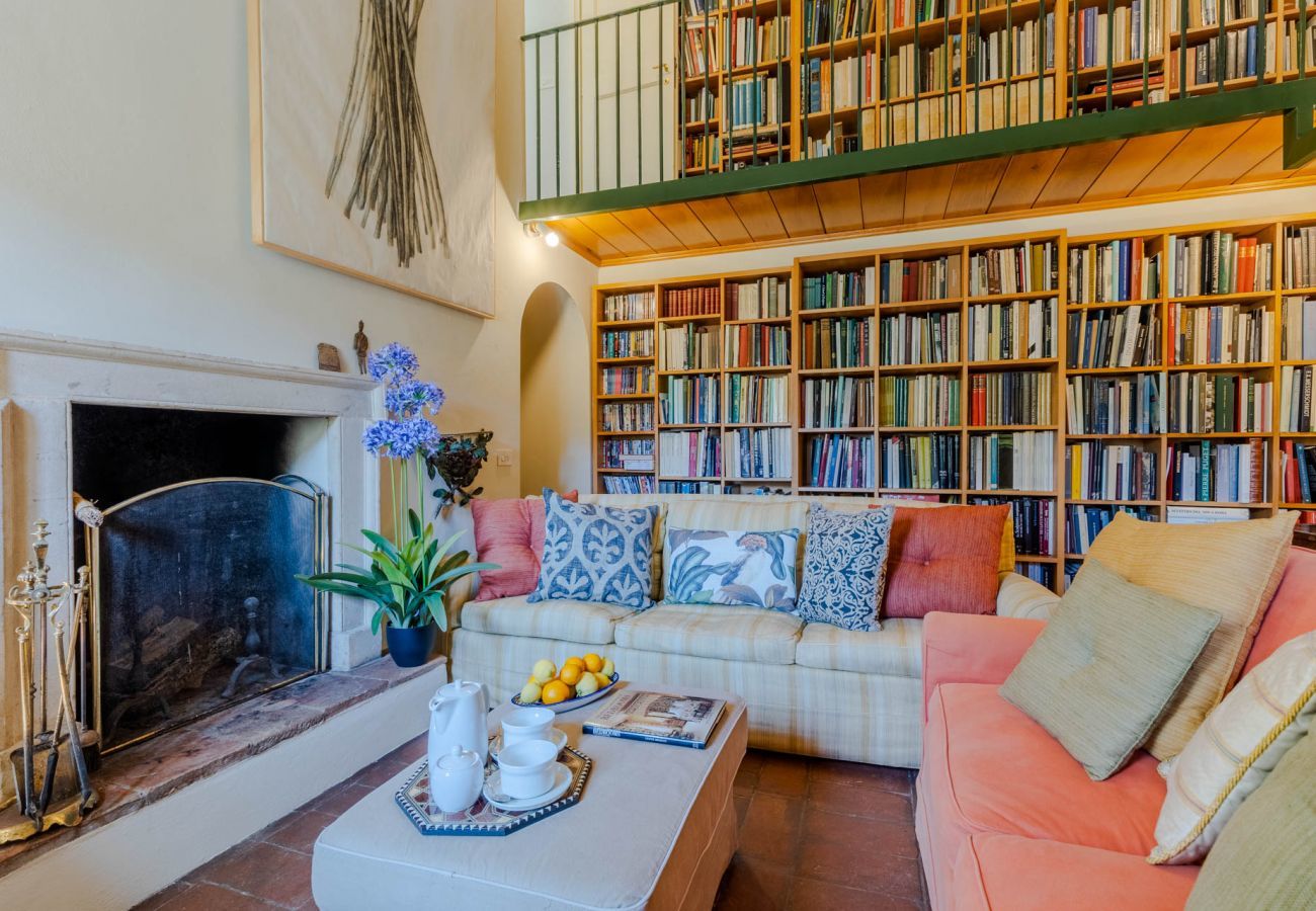 Villa in Camaiore - Luxury Farmhouse Retreat between Lucca and the Beach