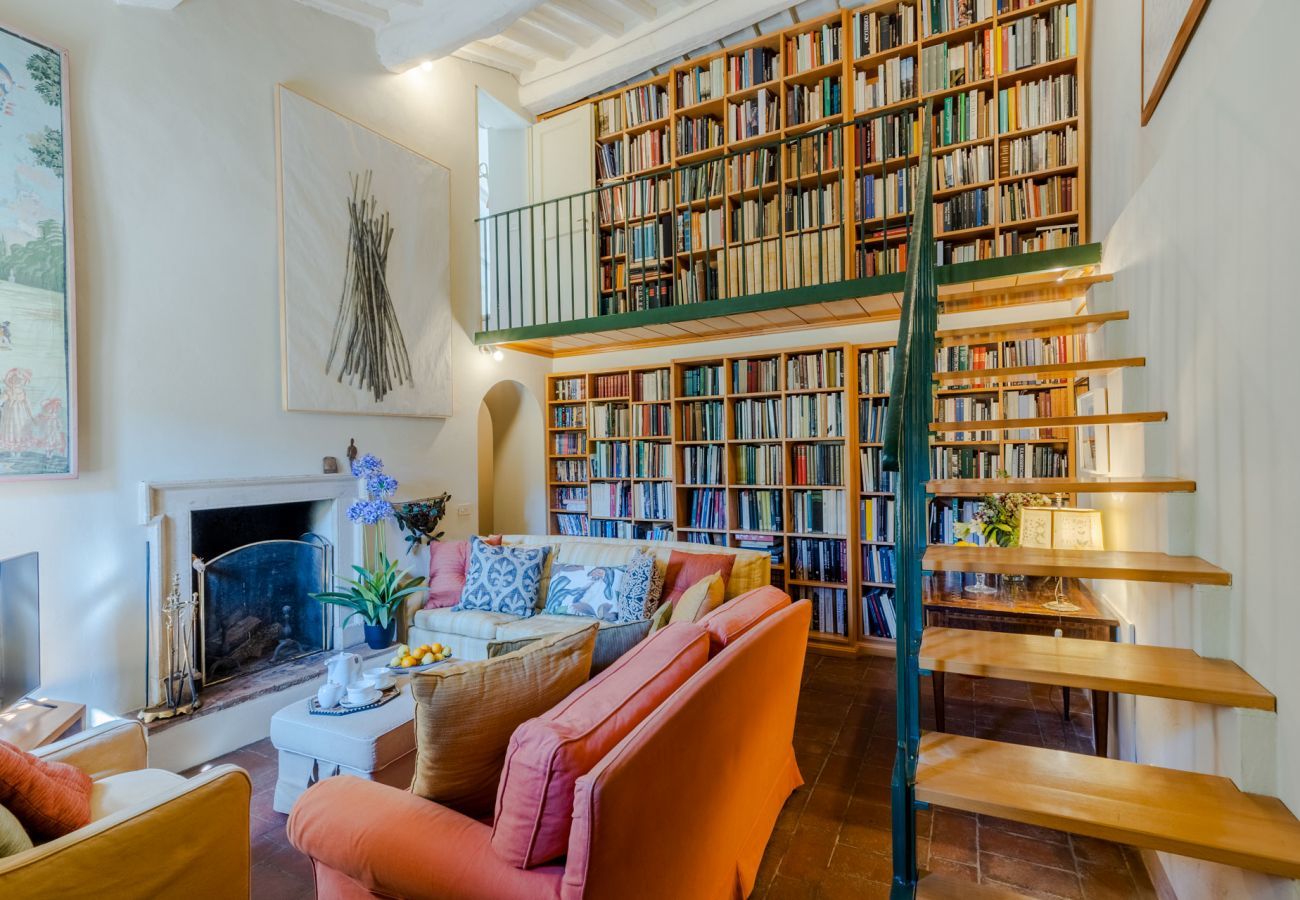 Villa in Camaiore - Luxury Farmhouse Retreat between Lucca and the Beach
