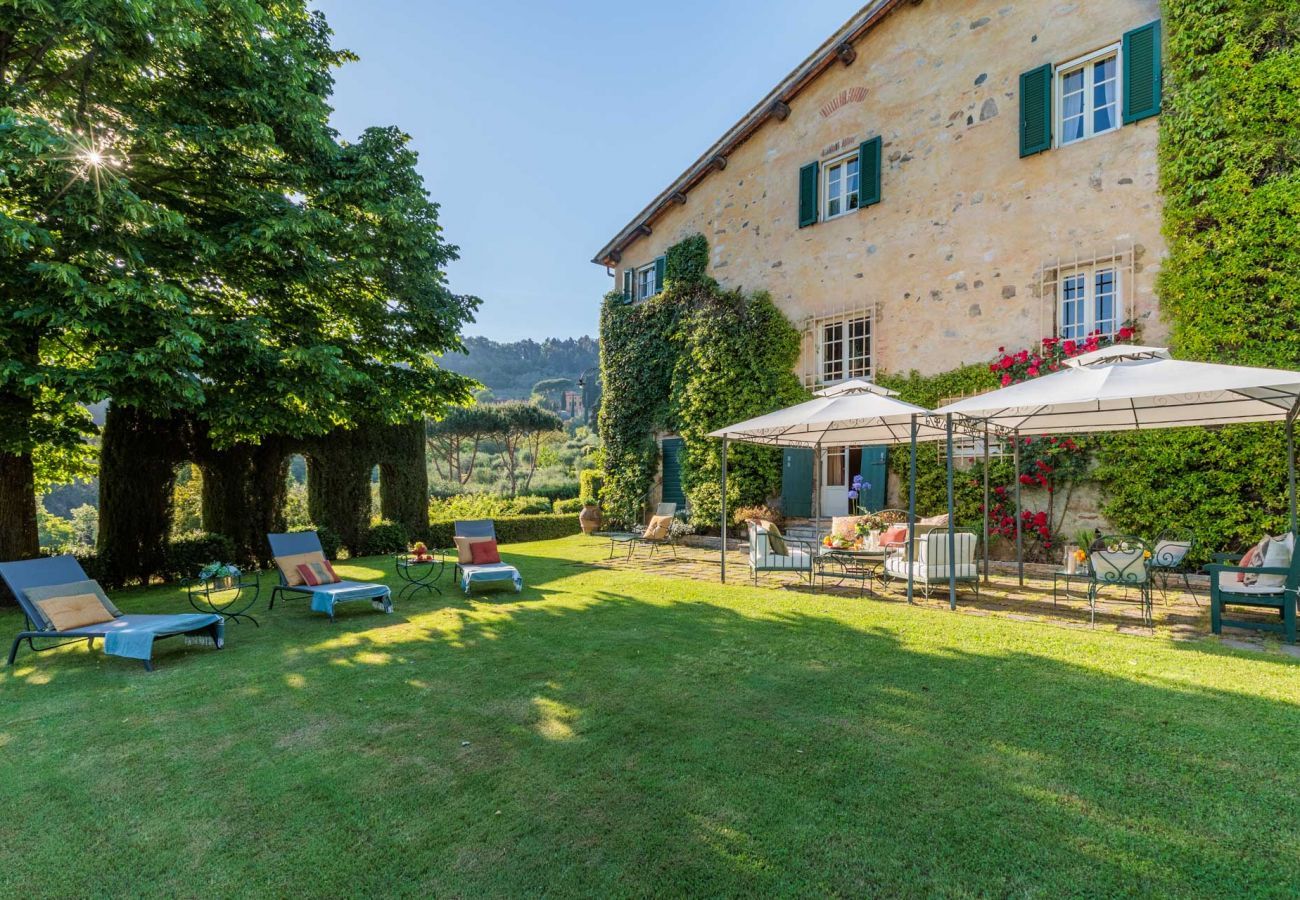 Villa in Camaiore - Luxury Farmhouse Retreat between Lucca and the Beach