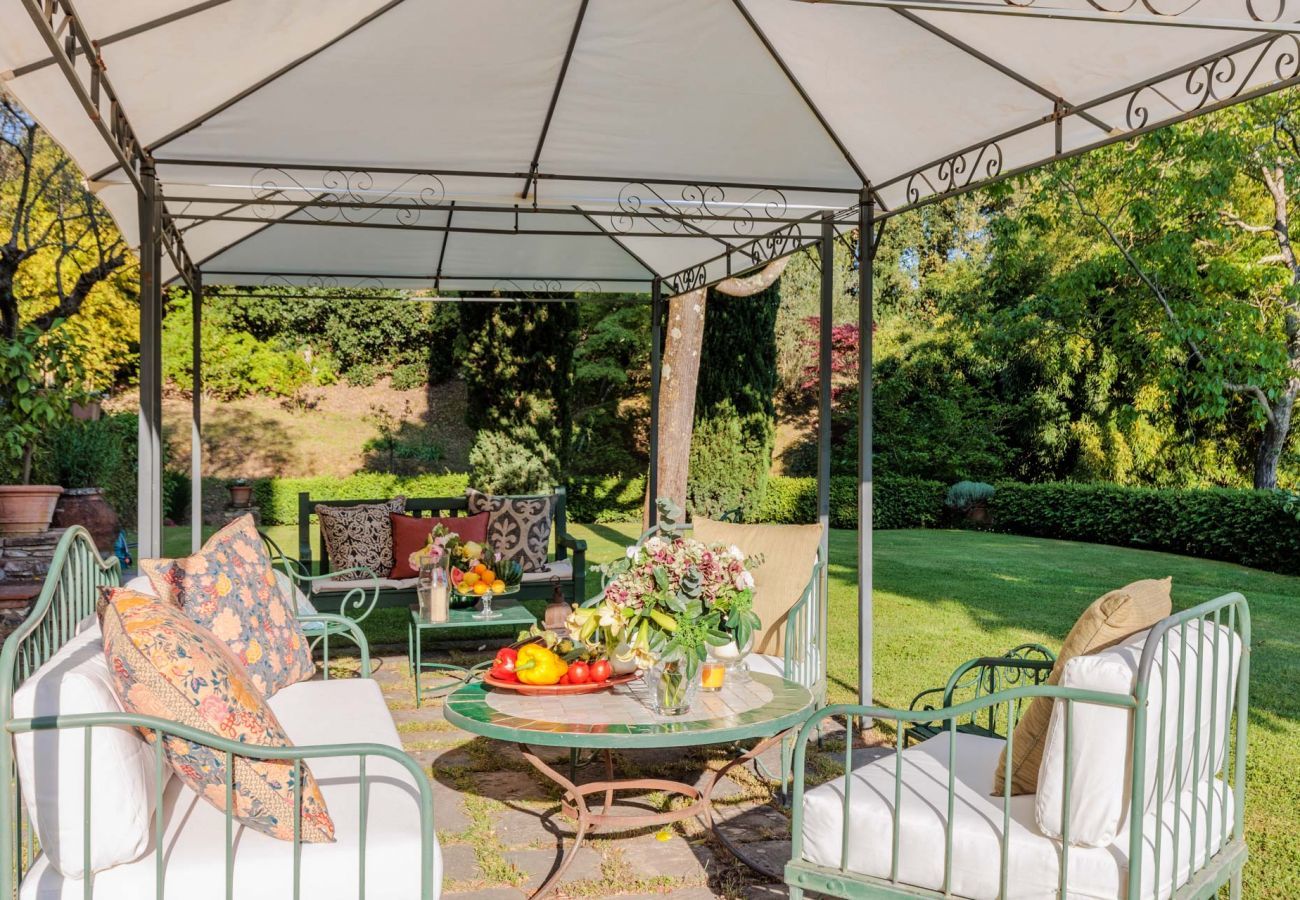 Villa in Camaiore - Luxury Farmhouse Retreat between Lucca and the Beach