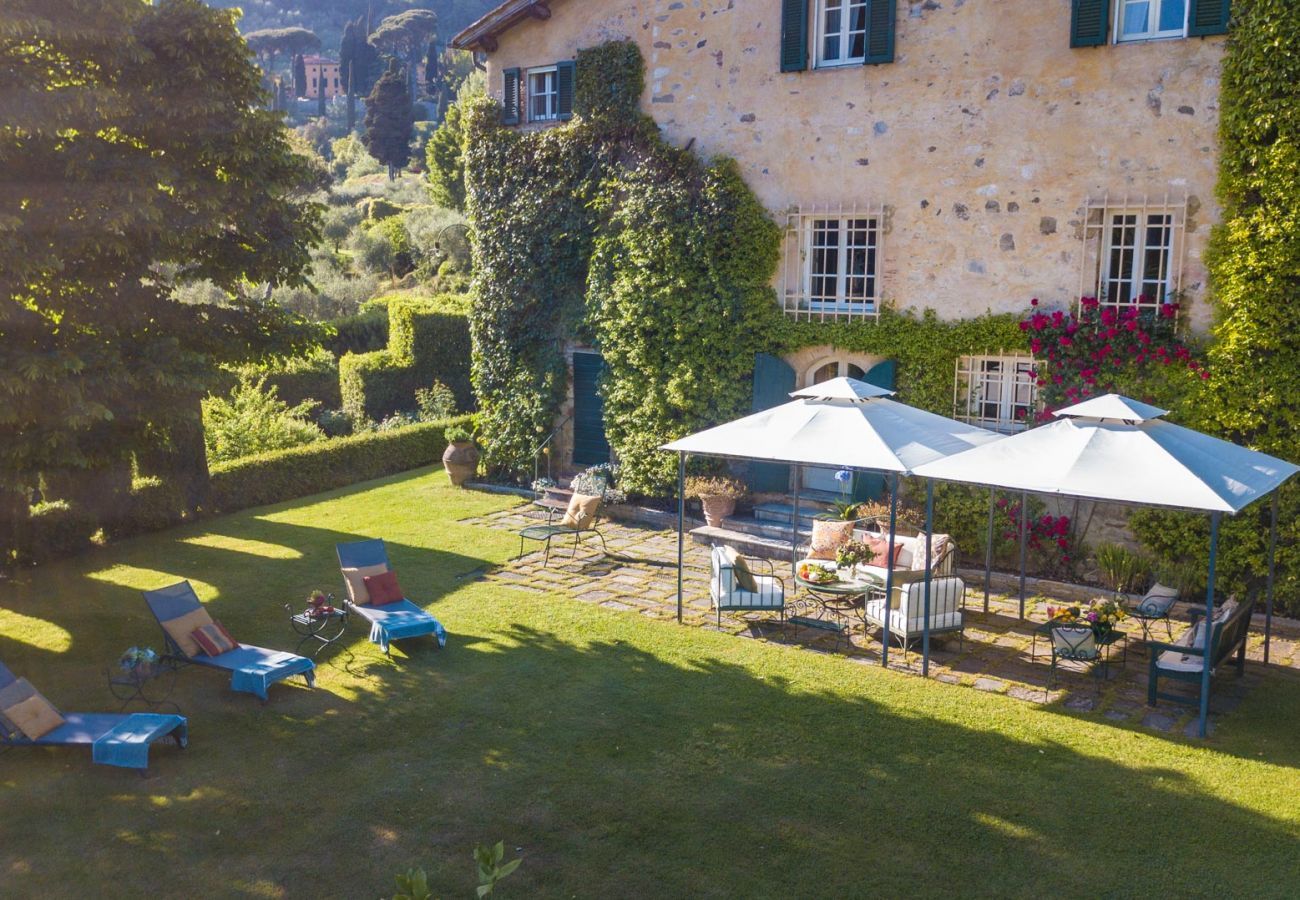 Villa in Camaiore - Luxury Farmhouse Retreat between Lucca and the Beach